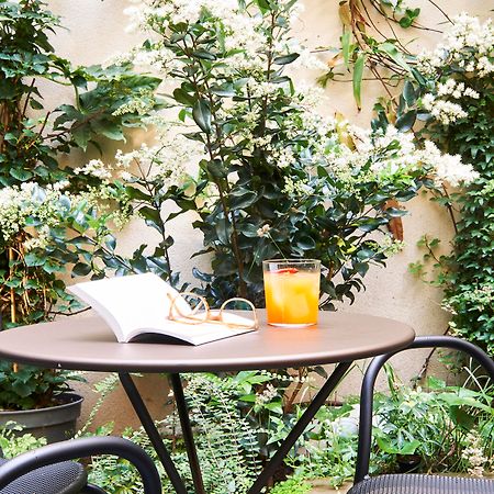 Perpetual Elysee Montaigne Paris Exterior photo