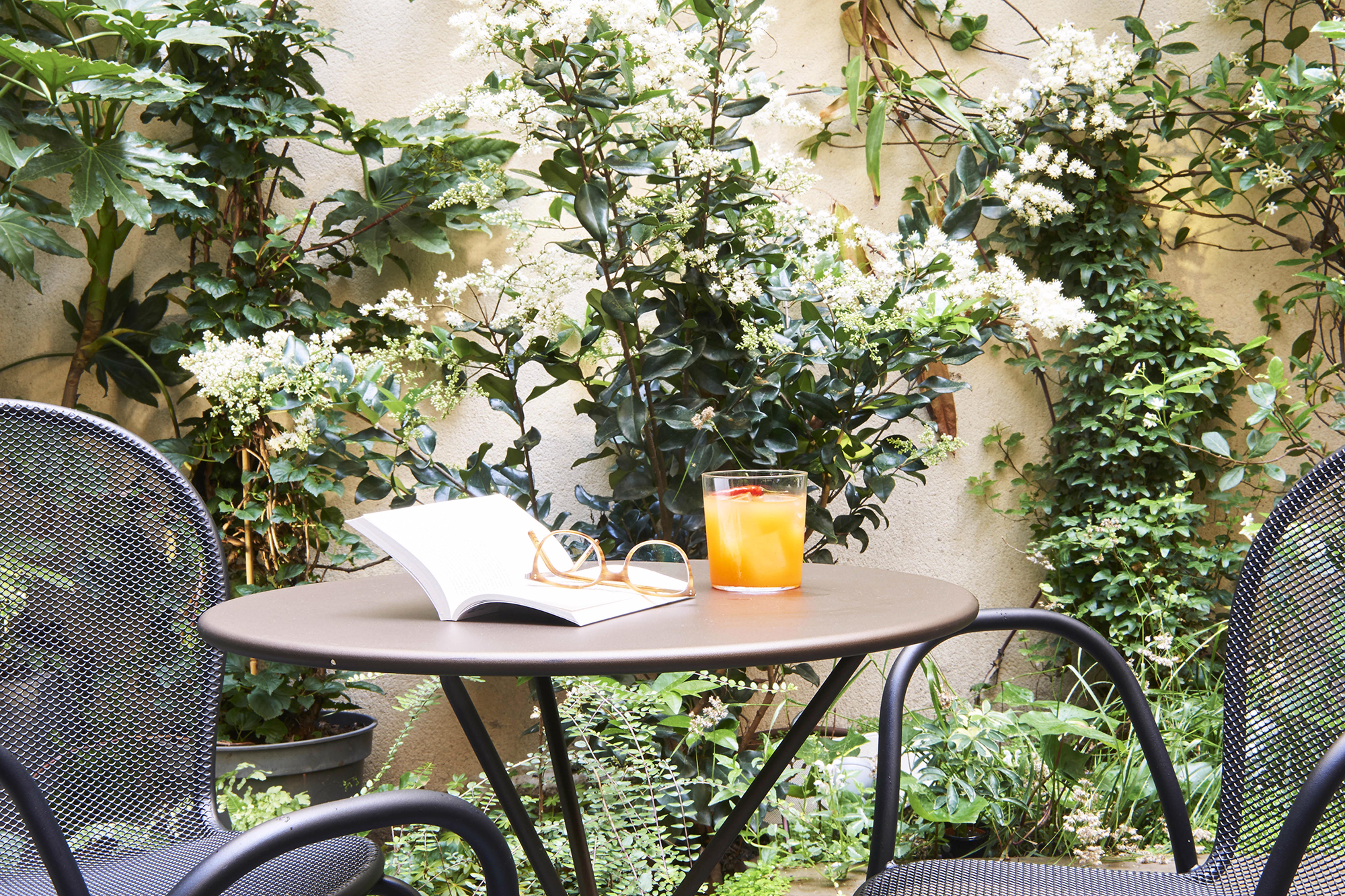 Perpetual Elysee Montaigne Paris Exterior photo