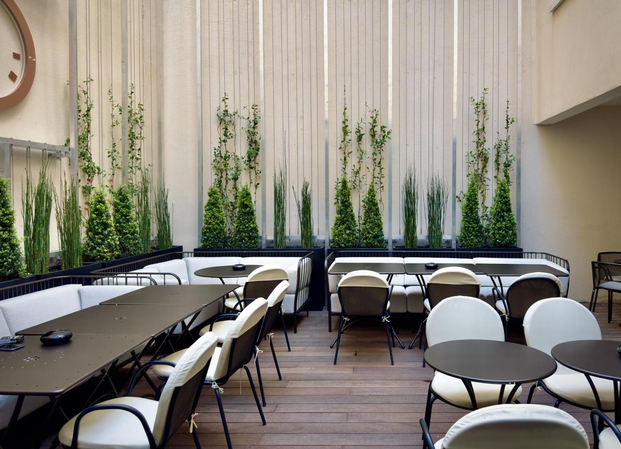 Perpetual Elysee Montaigne Paris Exterior photo