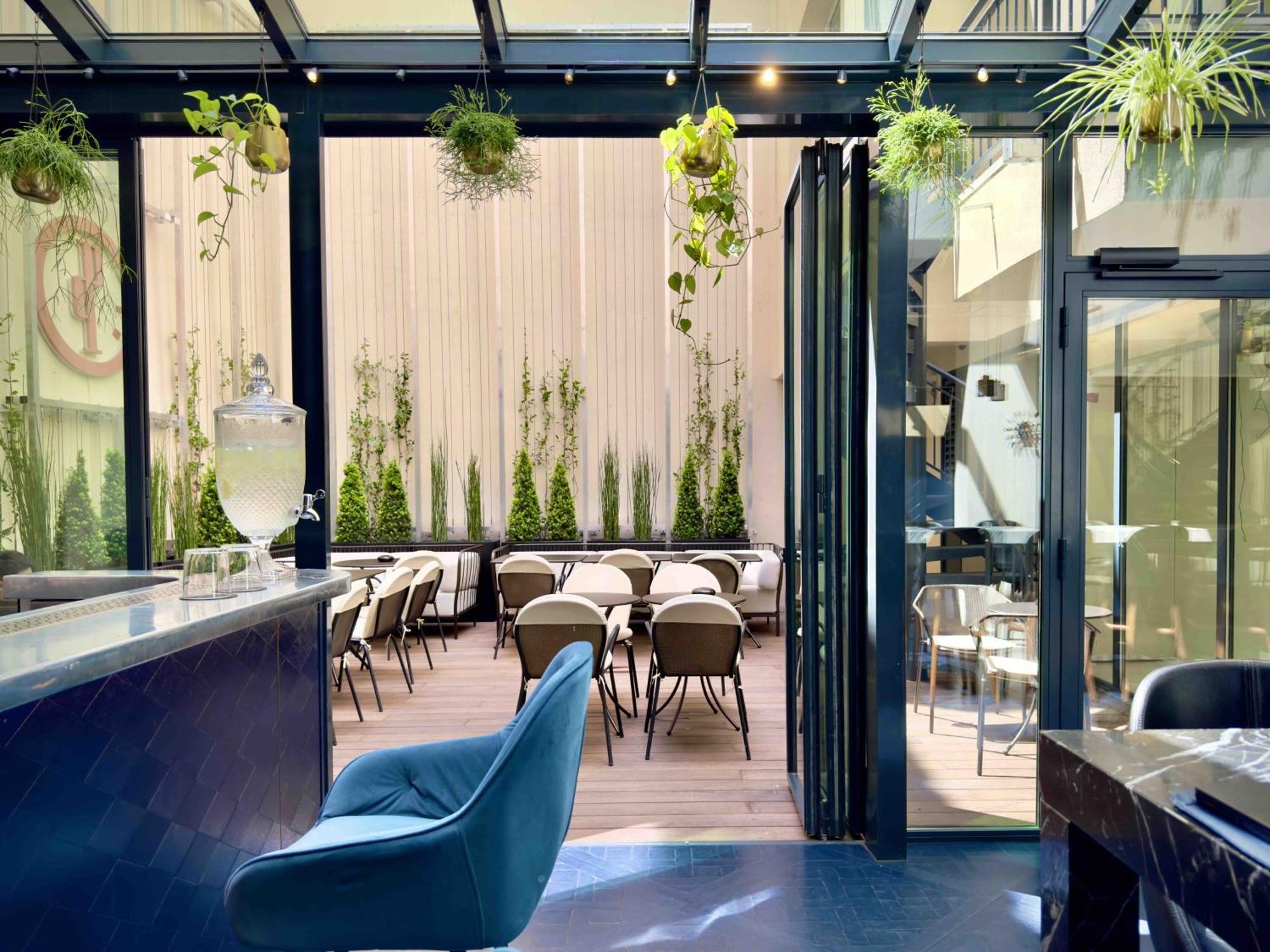 Perpetual Elysee Montaigne Paris Exterior photo