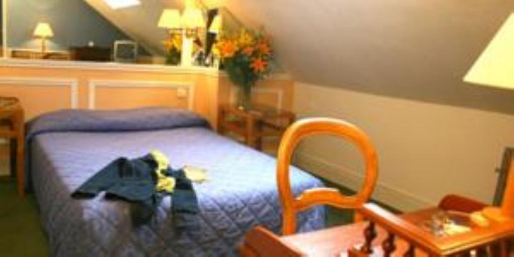 Perpetual Elysee Montaigne Paris Room photo