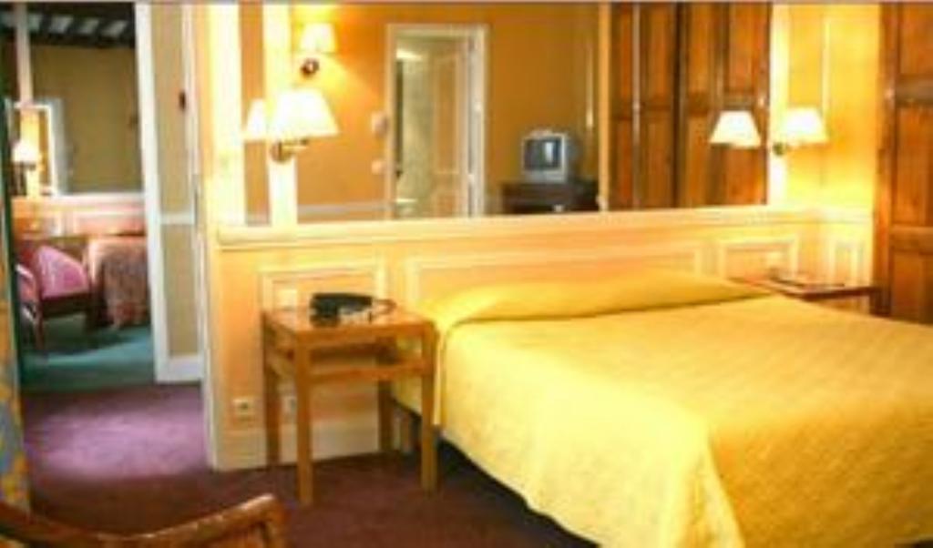 Perpetual Elysee Montaigne Paris Room photo
