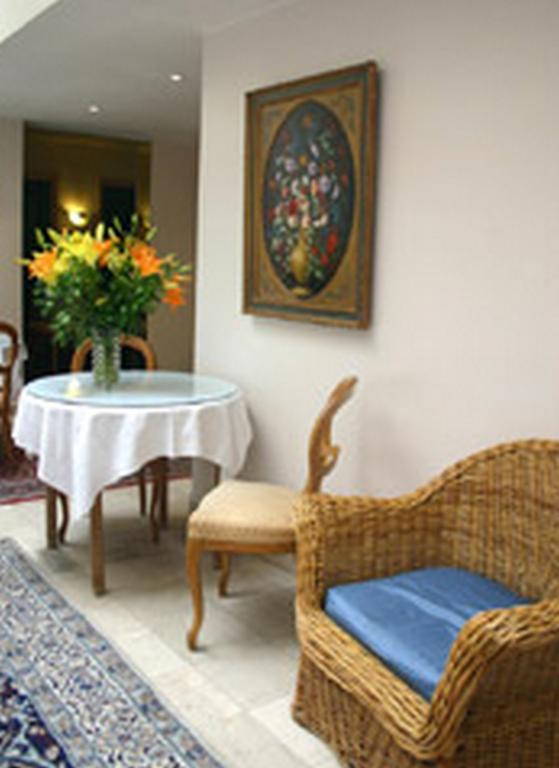 Perpetual Elysee Montaigne Paris Exterior photo