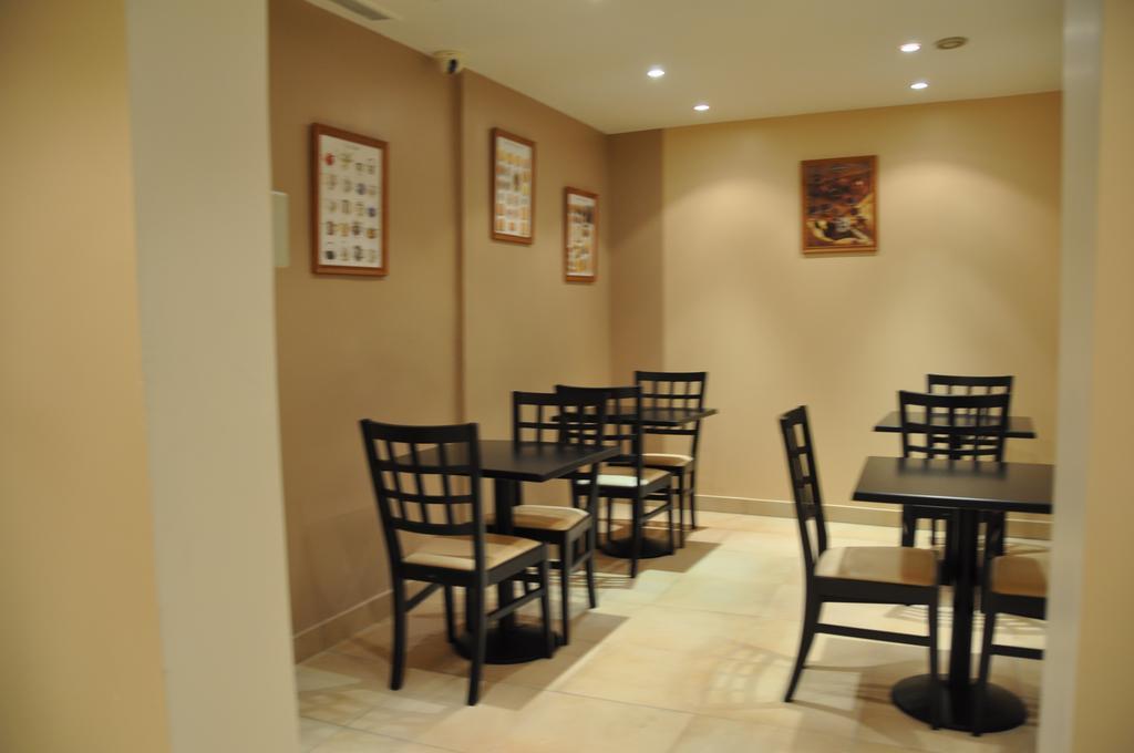 Perpetual Elysee Montaigne Paris Exterior photo